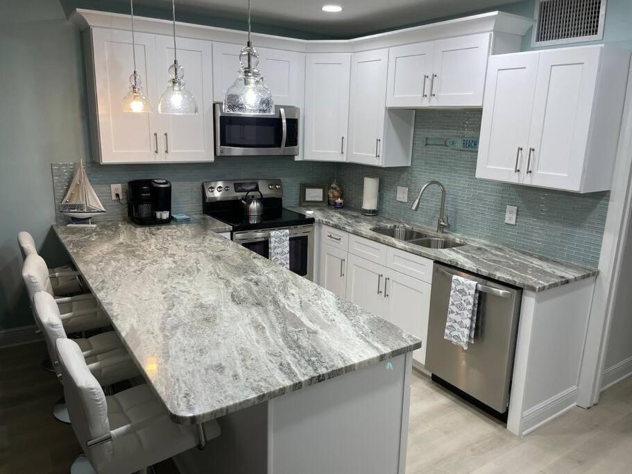 Beachfront Condo On Quiet Treasure Island- 1 Bed St. Pete Beach Eksteriør billede