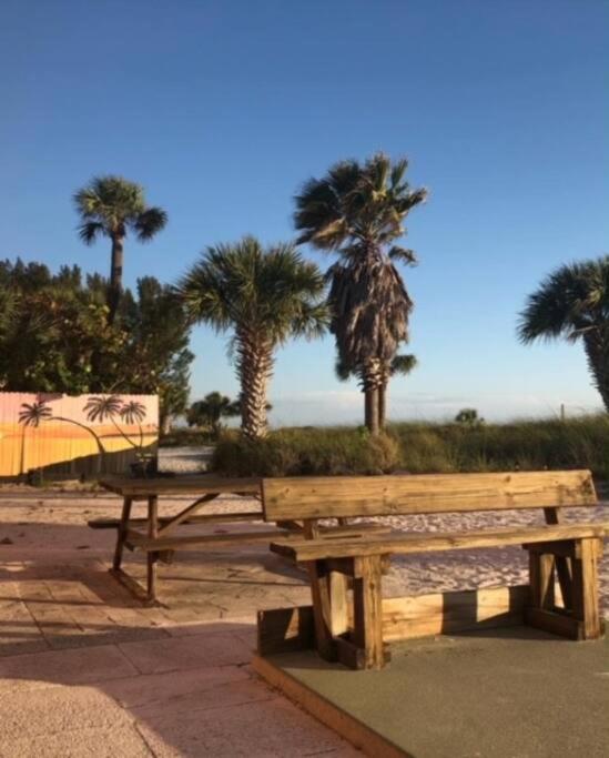 Beachfront Condo On Quiet Treasure Island- 1 Bed St. Pete Beach Eksteriør billede