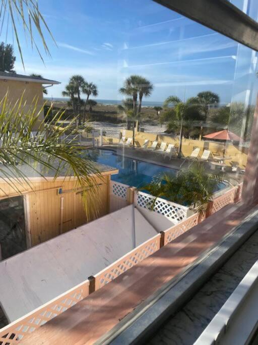 Beachfront Condo On Quiet Treasure Island- 1 Bed St. Pete Beach Eksteriør billede