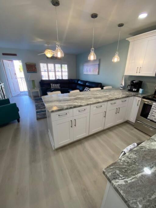 Beachfront Condo On Quiet Treasure Island- 1 Bed St. Pete Beach Eksteriør billede