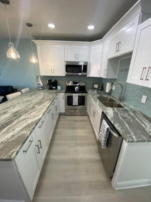 Beachfront Condo On Quiet Treasure Island- 1 Bed St. Pete Beach Eksteriør billede