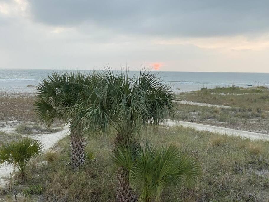 Beachfront Condo On Quiet Treasure Island- 1 Bed St. Pete Beach Eksteriør billede