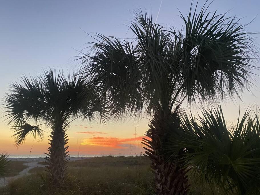 Beachfront Condo On Quiet Treasure Island- 1 Bed St. Pete Beach Eksteriør billede