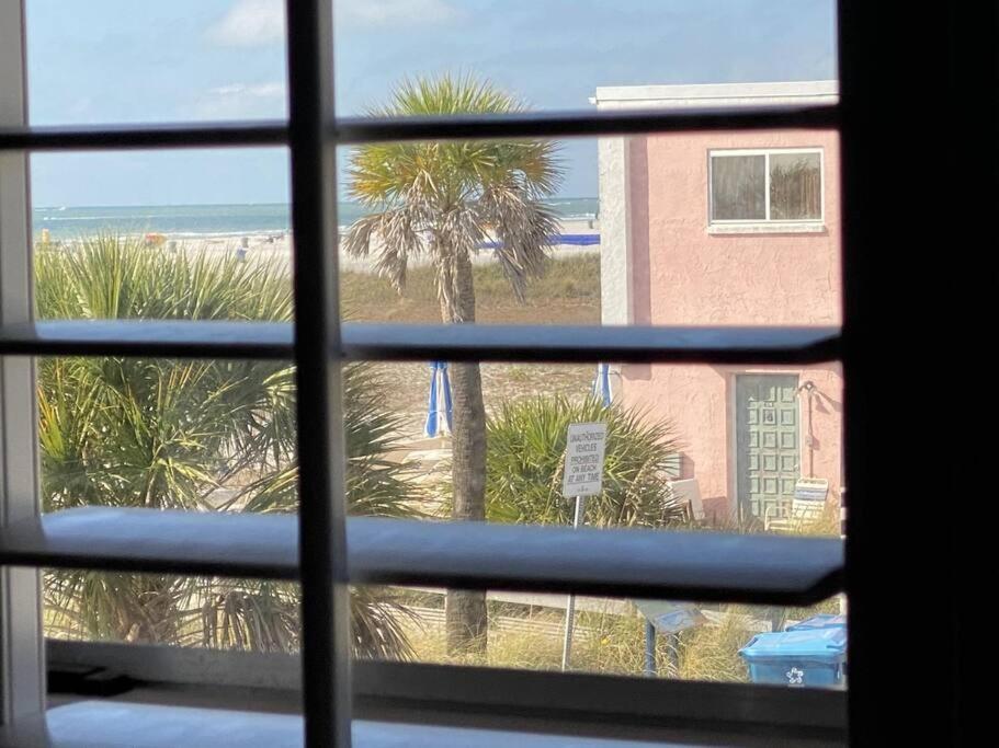Beachfront Condo On Quiet Treasure Island- 1 Bed St. Pete Beach Eksteriør billede