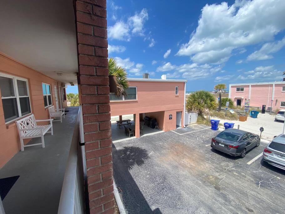 Beachfront Condo On Quiet Treasure Island- 1 Bed St. Pete Beach Eksteriør billede